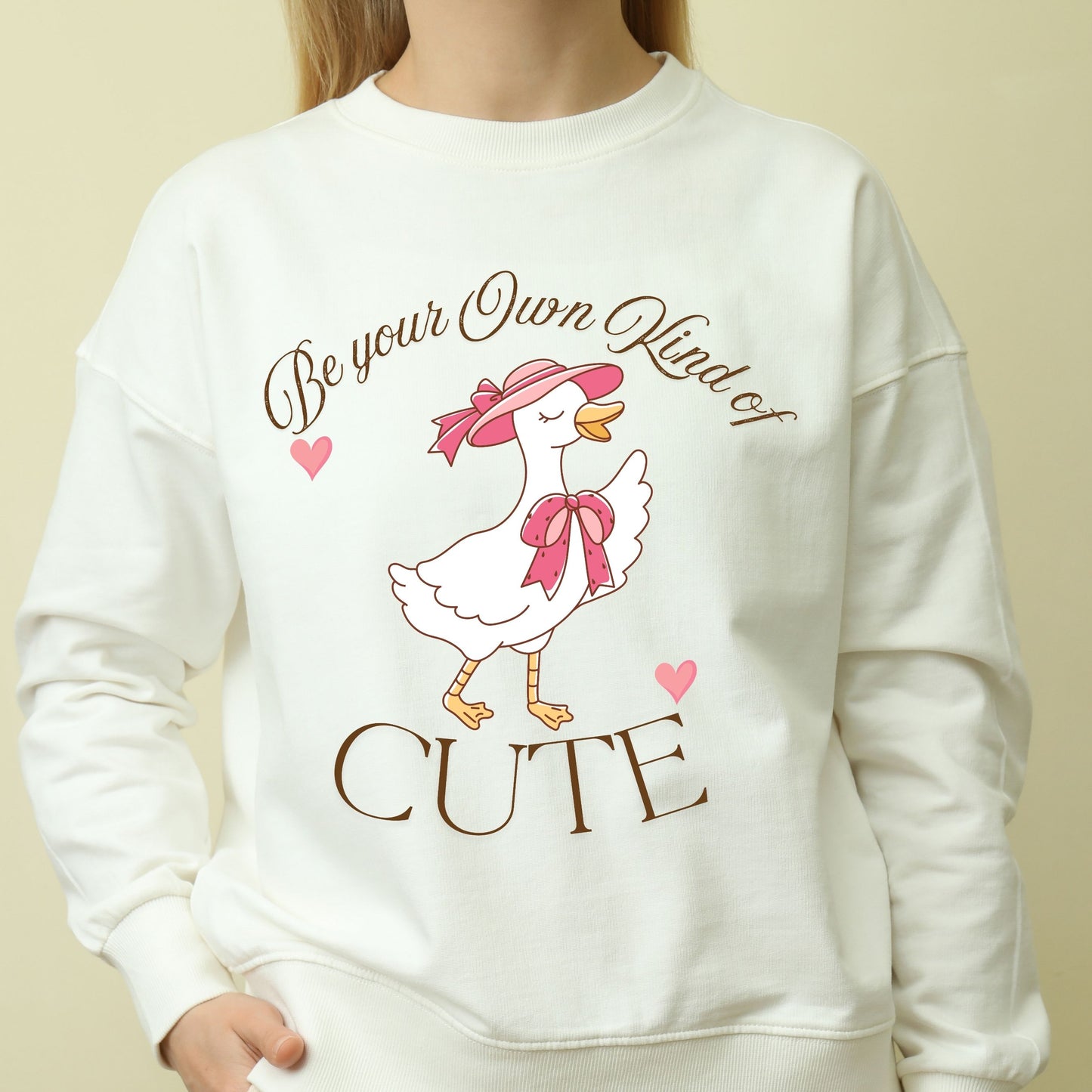 Cute Goose Sweatshirt – Adorable Vintage Aesthetic Cozy Unisex Crewneck